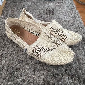 Lace toms